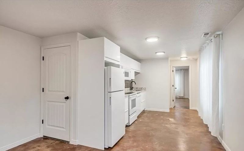1368 Sw - Photo 3 of 13