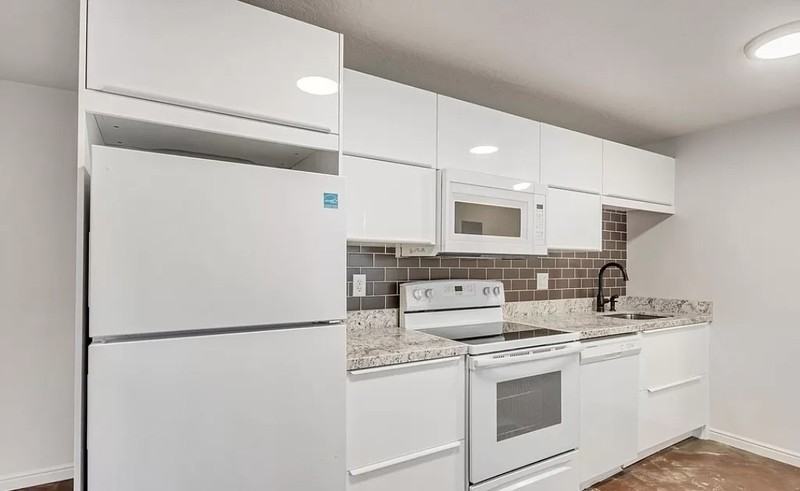 1368 Sw - Photo 4 of 13