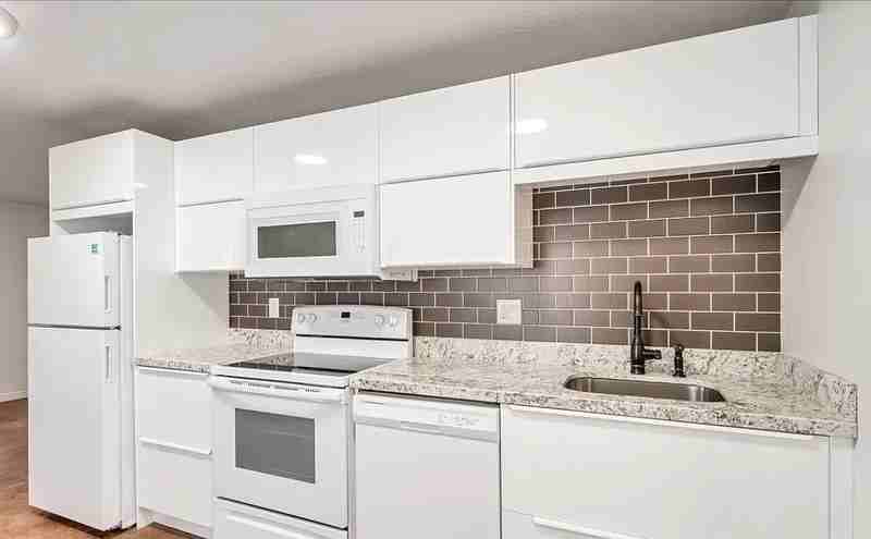 1368 Sw - Photo 5 of 13