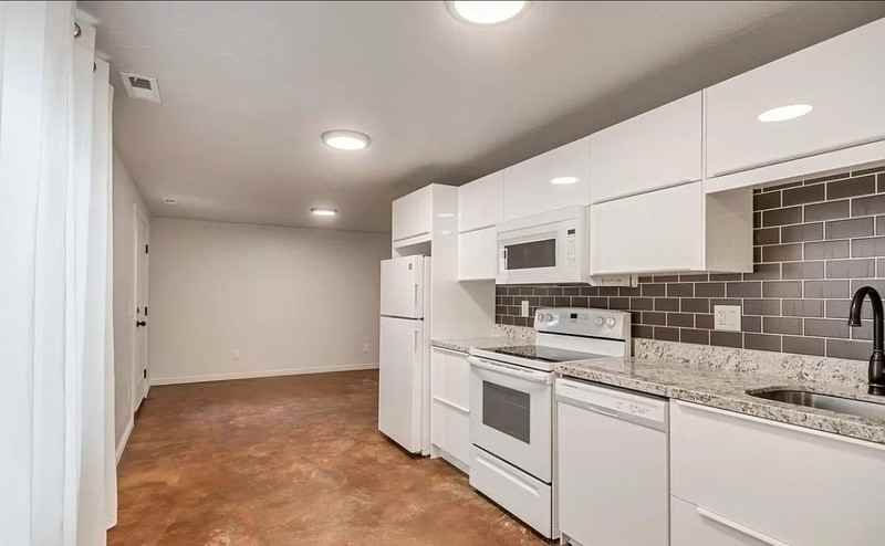 1368 Sw - Photo 6 of 13