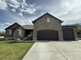 featured image of 301 W Birch Dr