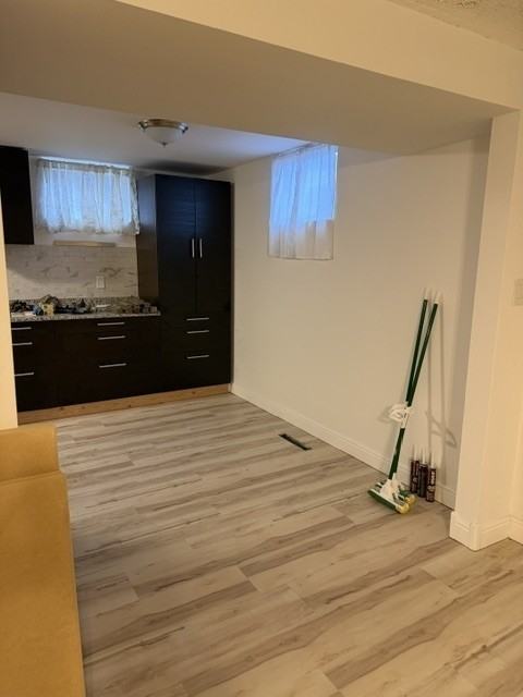 437 Es - Photo 2 of 23