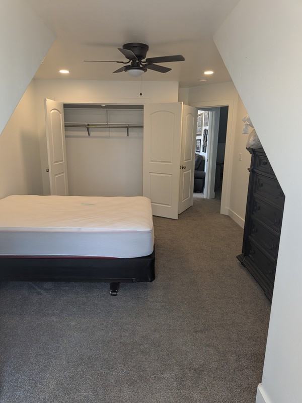 1211 E Russell Rd