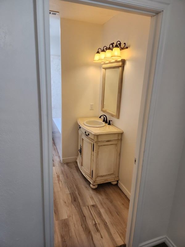 960 S Main St - Photo 2 of 8