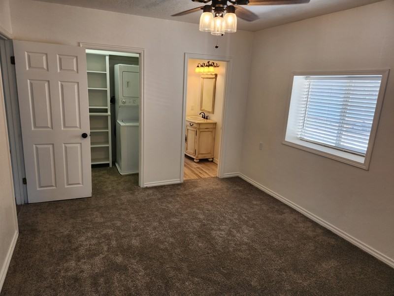 960 S Main St - Photo 4 of 8