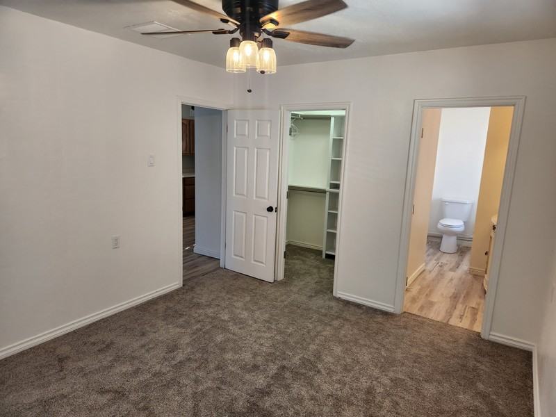 960 S Main St - Photo 6 of 8