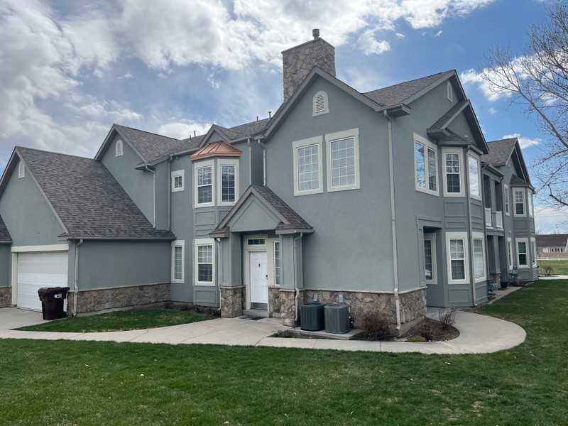 966 Courtyard Ln - Photo 3 of 17