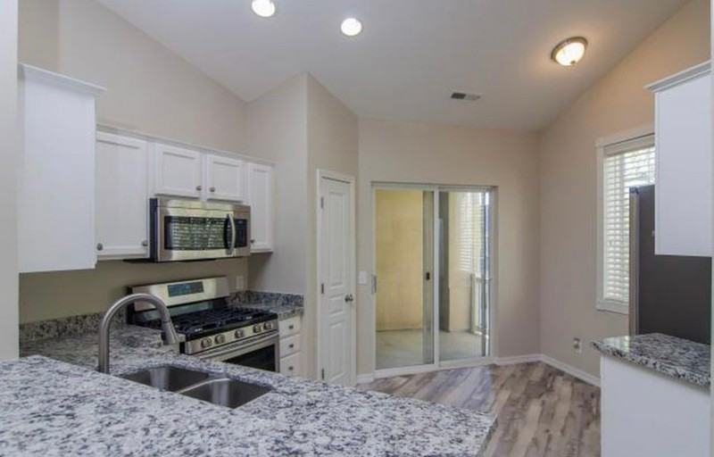 966 Courtyard Ln - Photo 7 of 17