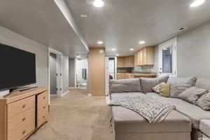 featured image of 148 E Center St