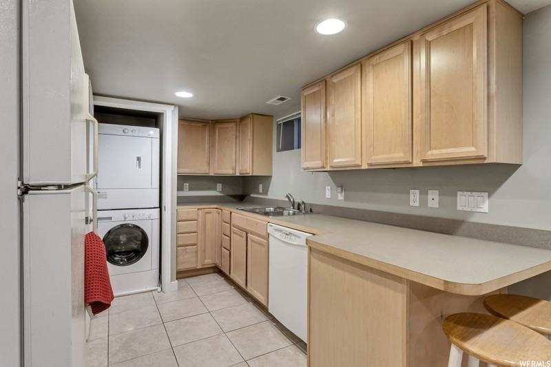 148 E Center St - Photo 2 of 9