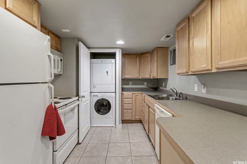 148 E Center St - Photo 7 of 9