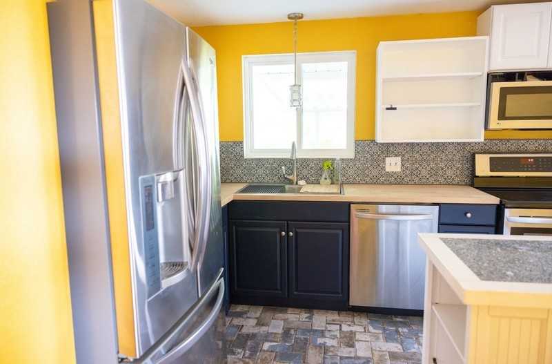 2162 Jackson Ave - Photo 4 of 23
