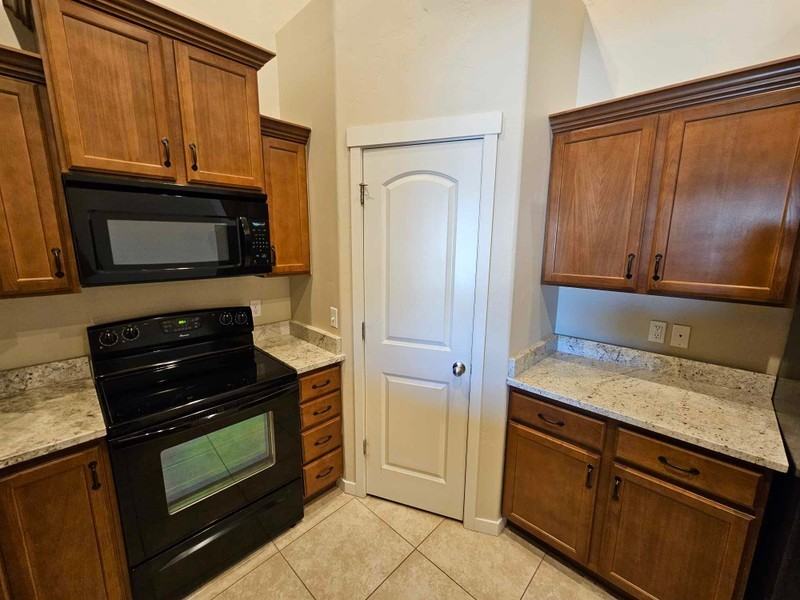 203 E Jordan Ridge Blvd #210 - Photo 4 of 27