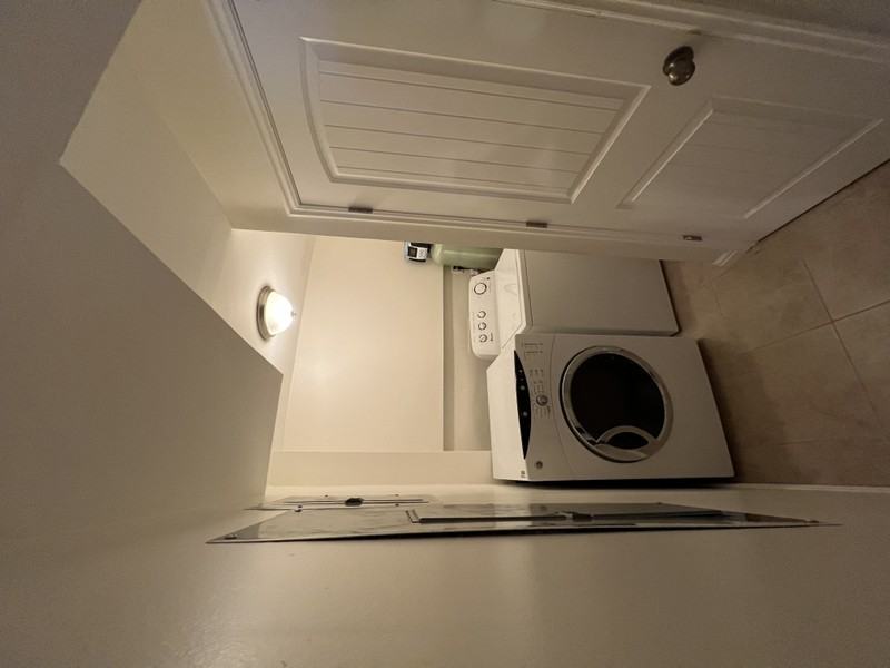 1035 Wn - Photo 2 of 16