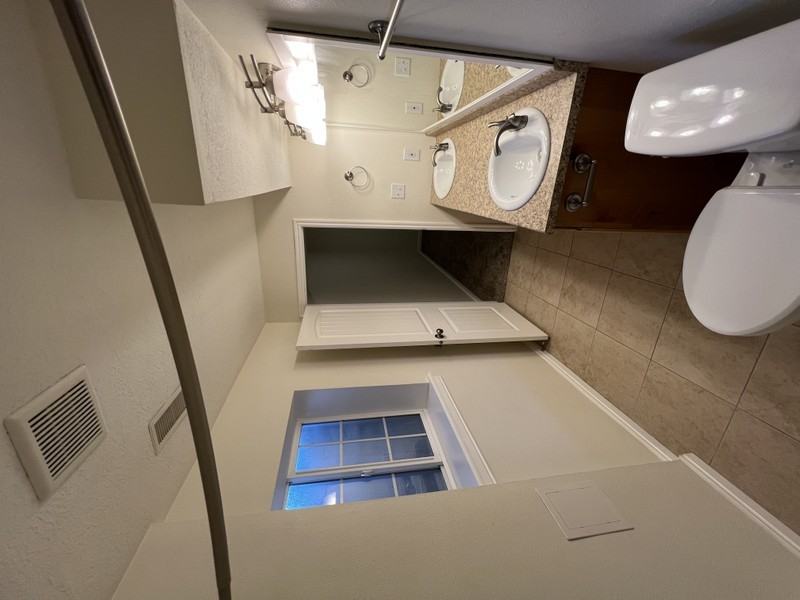 1035 Wn - Photo 6 of 16