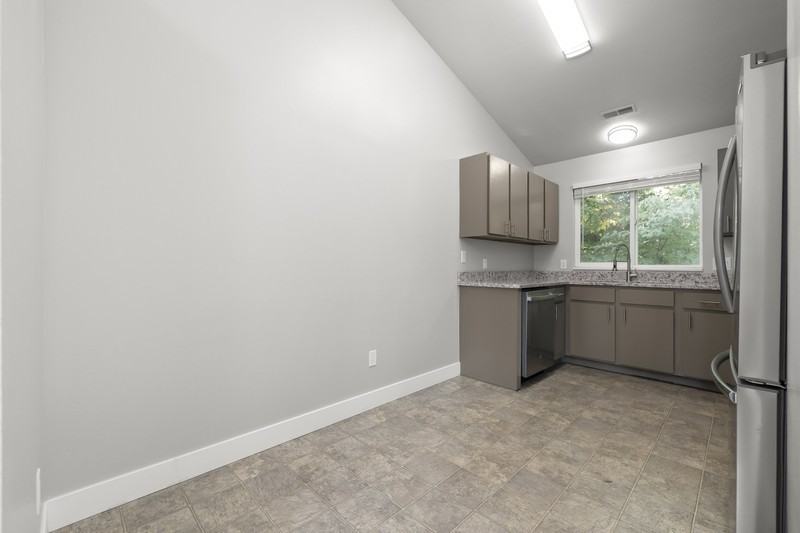788 Nw #1 - Photo 5 of 17