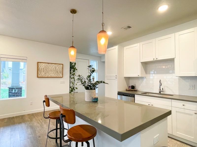 348 Wn - Photo 4 of 24