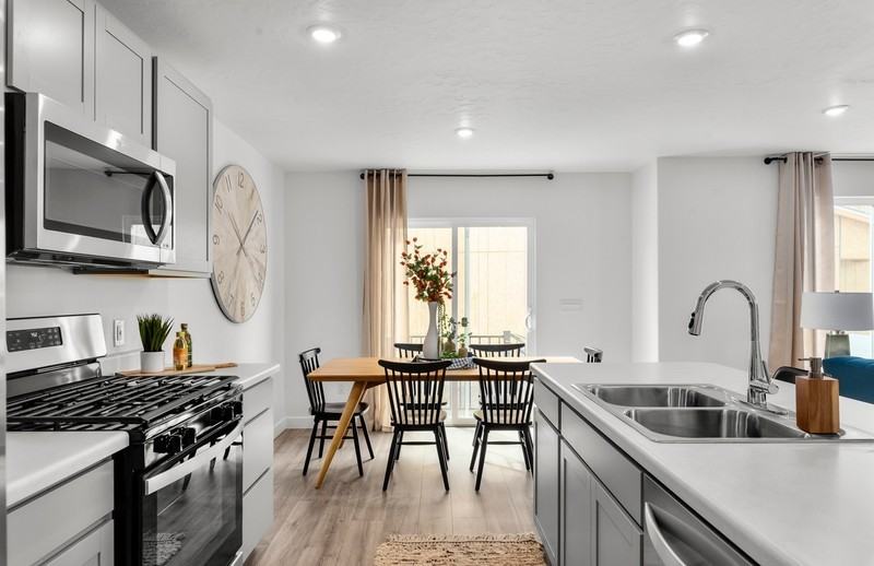 1898 N Patchwork Ave - Photo 3 of 21