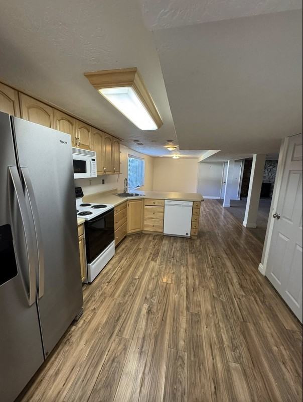 272 N State St - Photo 2 of 17