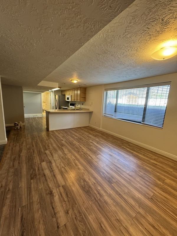 272 N State St - Photo 4 of 17