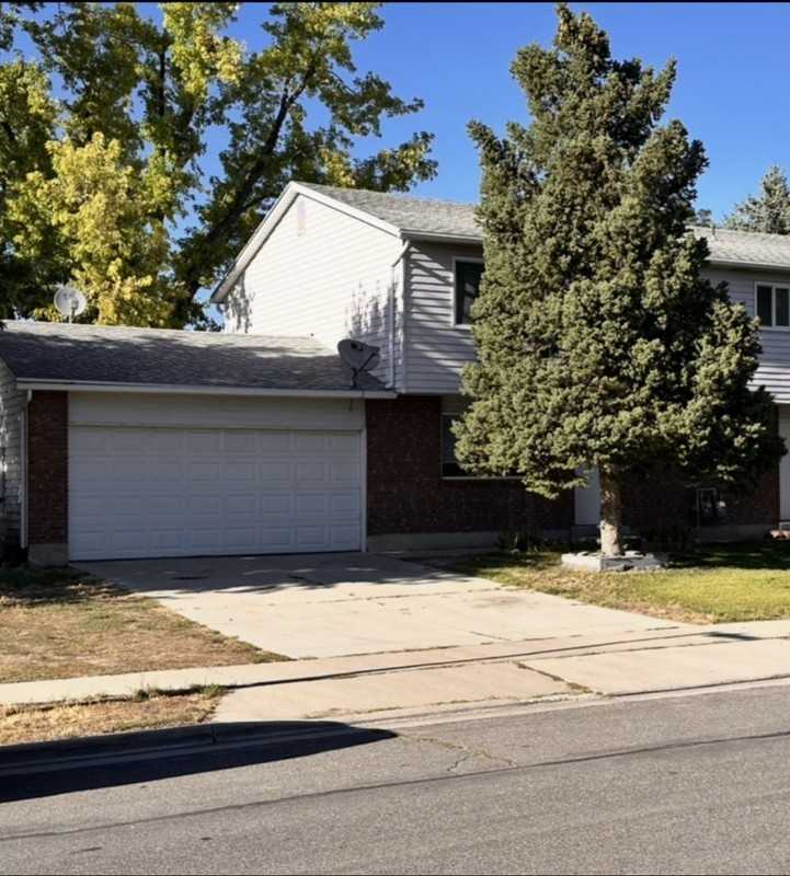 615 E Carmel Dr - Photo 2 of 24