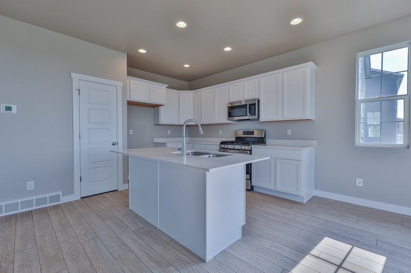 1062 W Osprey Dr - Photo 4 of 12