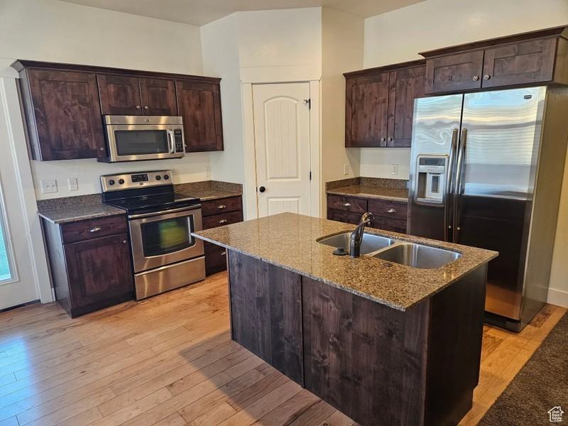 772 Se - Photo 3 of 24