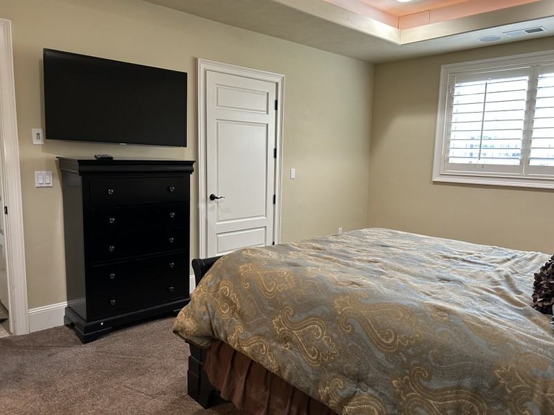 5198 N University Ave - Photo 3 of 10