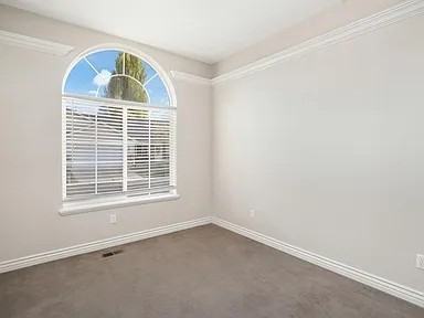 523 Sierra Ln - Photo 3 of 10