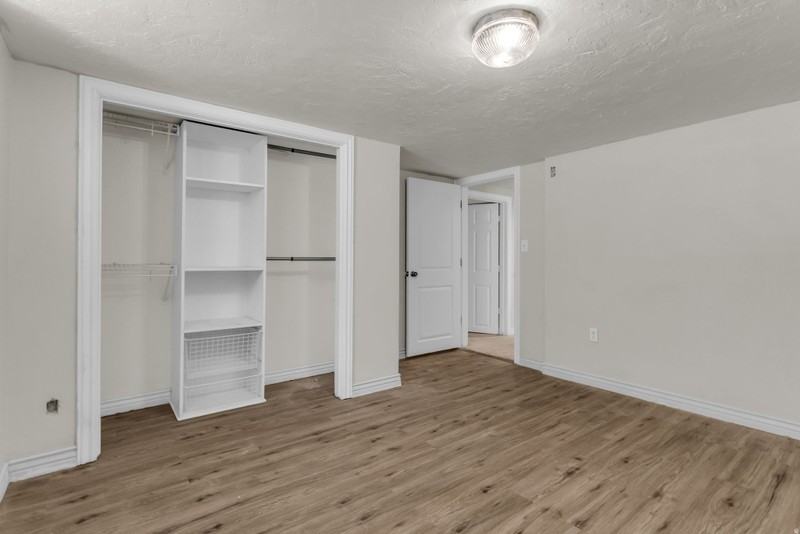 1035 Hillcrest Dr - Photo 5 of 12