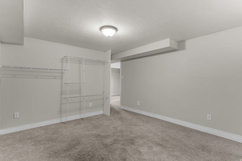 1035 Hillcrest Dr - Photo 6 of 12