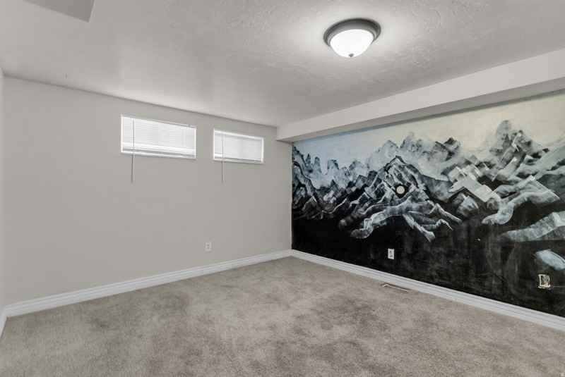 1035 Hillcrest Dr - Photo 7 of 12