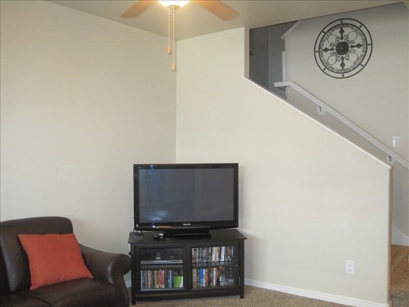 911 Halstead Dr #1 - Photo 4 of 30