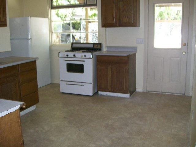 155 S Hawkes Ct - Photo 3 of 19