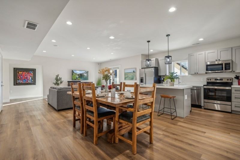 1073 N Mill Rd - Photo 3 of 5
