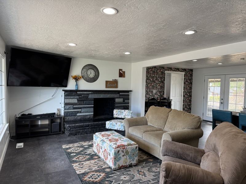 883 E Sego Lily Dr - Photo 2 of 11