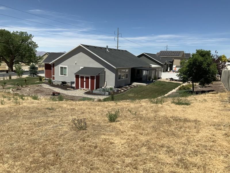 8380 N Lakeshore Dr - Photo 4 of 10
