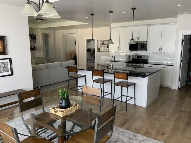 8380 N Lakeshore Dr - Photo 5 of 10