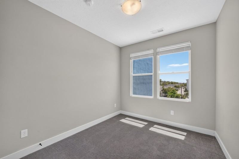5091 W Daybreak Pkwy - Photo 5 of 39