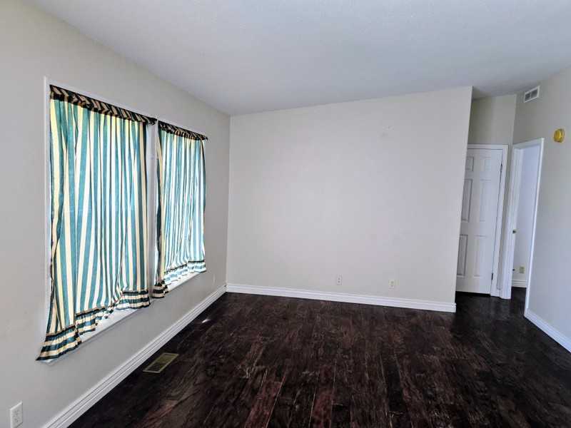 1031 Sw - Photo 4 of 6