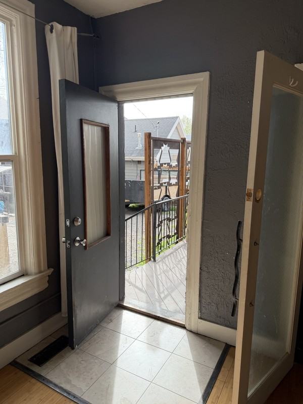 553 E St #3 - Photo 4 of 19