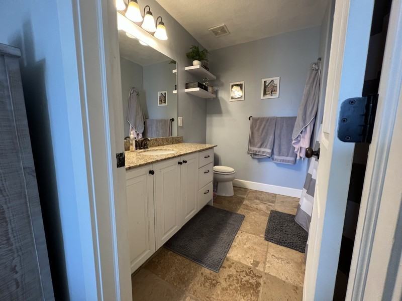 318 E Seagull Ln - Photo 7 of 20