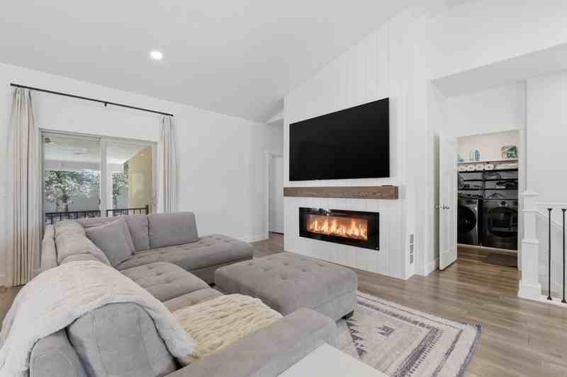 4779 W Plainfield Rd - Photo 6 of 28
