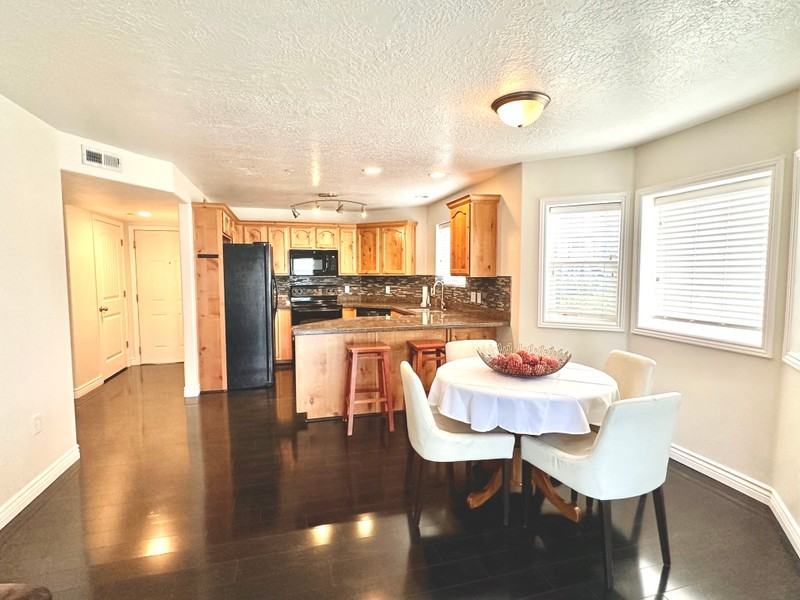 90 E Resaca Dr - Photo 2 of 28