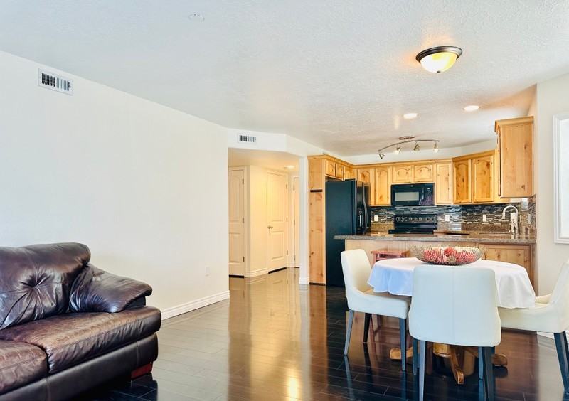 90 E Resaca Dr - Photo 6 of 28