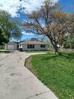 featured image of 1124 S Navajo St