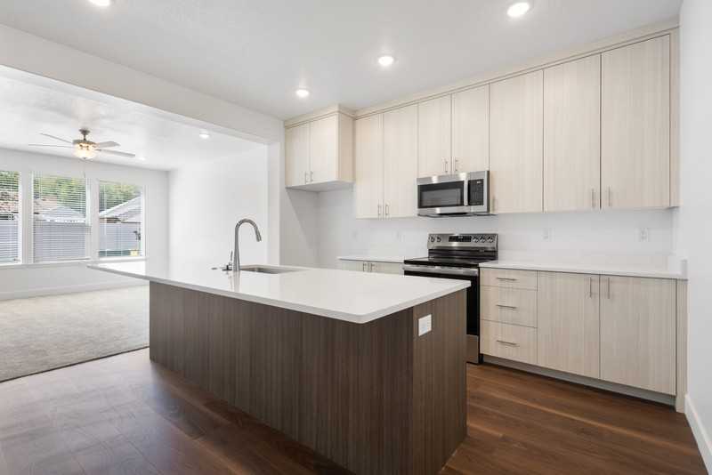 313 E Ave - Photo 2 of 11