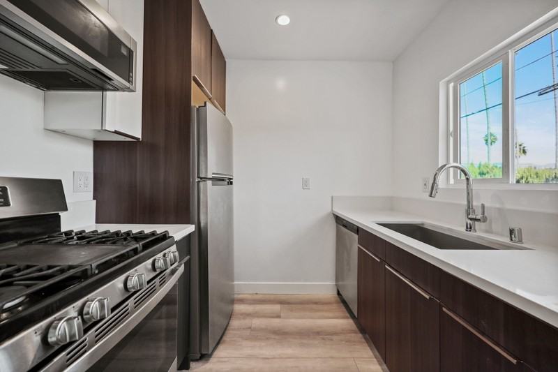 2561 W Avenue #1 - Photo 3 of 47