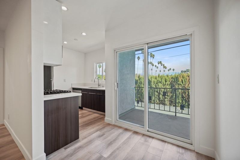 2561 W Avenue #1 - Photo 4 of 47