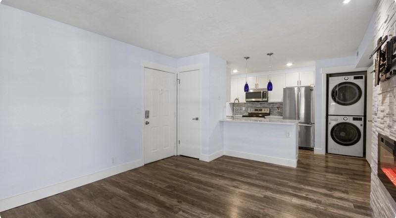 1206 E Waterside Cv #2 - Photo 5 of 12